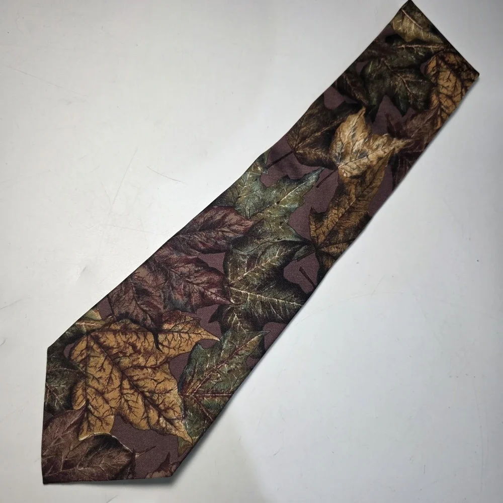 Hugo Boss Luxury Tie Leaves Camo Hunter Pattern Printed 100% Silk Necktie‎ Italy